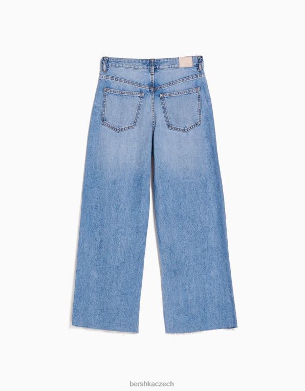 ženy Bershka zkrácené džíny se širokými nohavicemi P88441516 oblečení světle modrá
