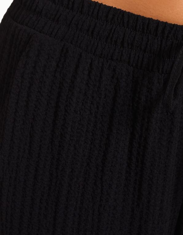 ženy Bershka široké nohavice s reliéfem P88441404 oblečení Černá