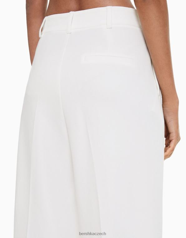 ženy Bershka kalhoty rovného střihu se záhyby P88441419 oblečení špinavě bílé