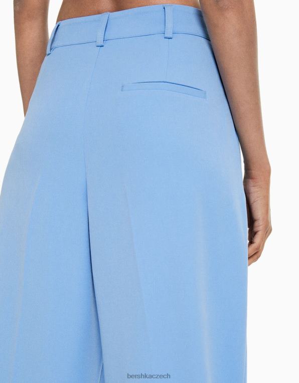 ženy Bershka kalhoty rovného střihu se záhyby P88441420 oblečení světle modrá