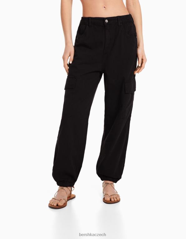 ženy Bershka bavlněné joggery s nabíraným pasem a kapsami P88441346 oblečení Černá