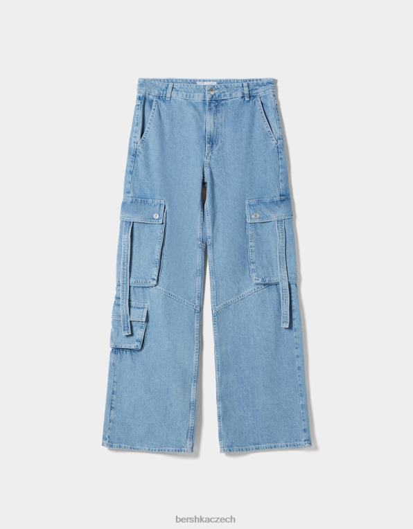 ženy Bershka cargo džíny s mnoha kapsami P88441290 oblečení světle modrá