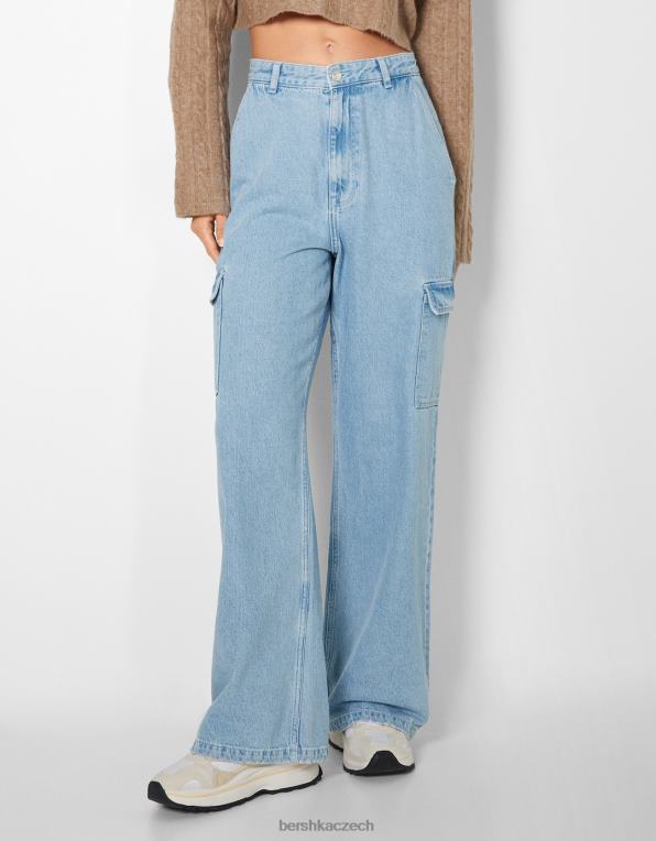ženy Bershka cargo džíny se širokými nohavicemi P88441339 oblečení světle modrá