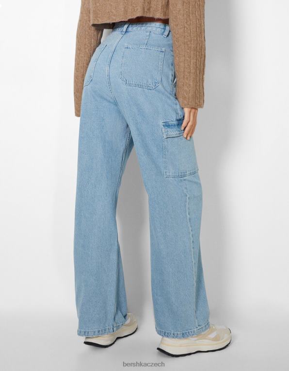ženy Bershka cargo džíny se širokými nohavicemi P88441339 oblečení světle modrá
