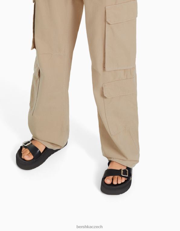 ženy Bershka nastavitelné vícekapsové keprové cargo kalhoty P88441289 oblečení velbloud