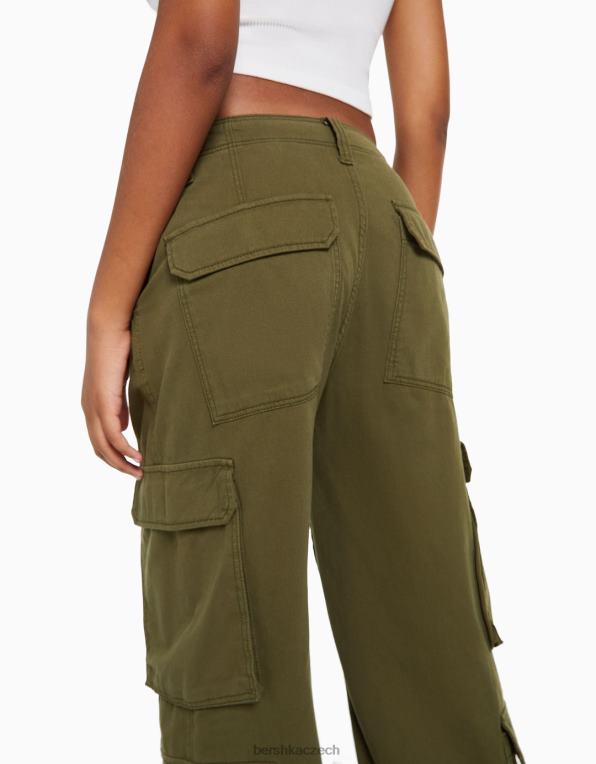 ženy Bershka nastavitelné vícekapsové keprové cargo kalhoty P88441322 oblečení khaki