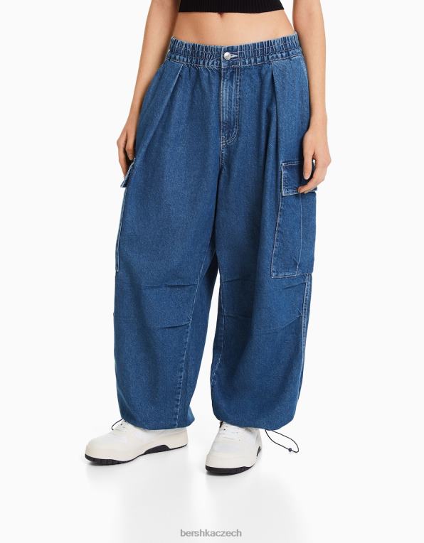 ženy Bershka objemné cargo džíny P88441315 oblečení světle modrá