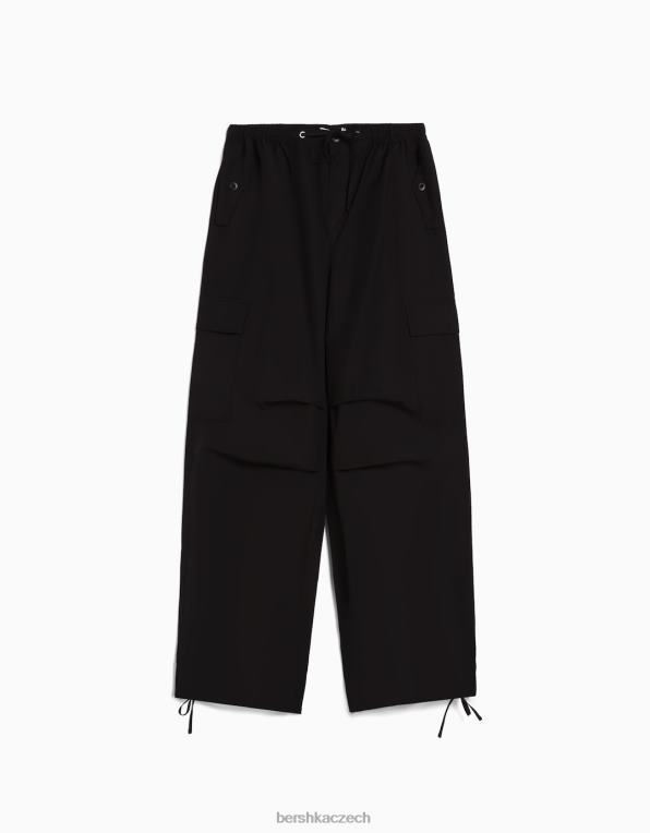 ženy Bershka padákové cargo tepláky z umělého nylonu P88441310 oblečení Černá