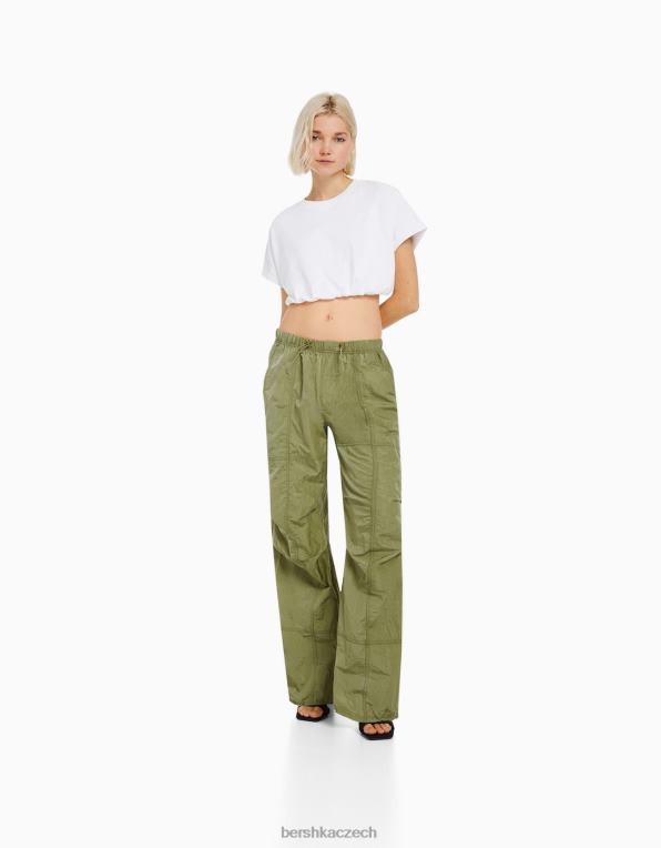ženy Bershka nylonové padákové kalhoty P88441387 oblečení khaki