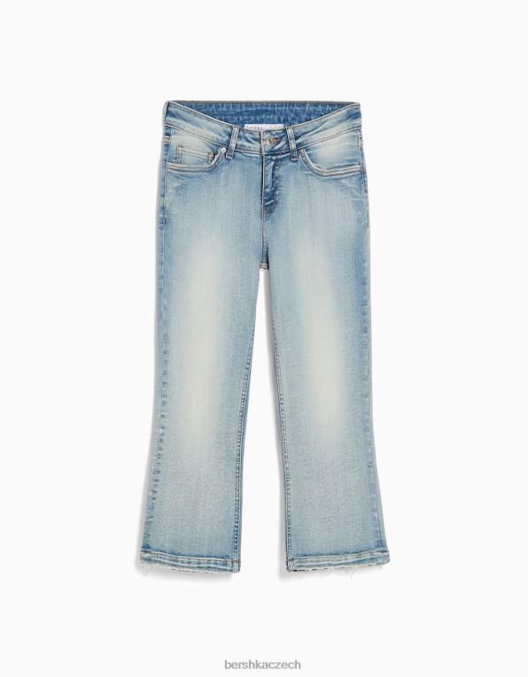 ženy Bershka džínové capri bermudy P88441678 oblečení světle modrá