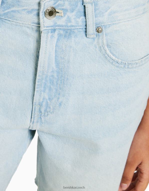 ženy Bershka vintage džínové bermudy P88441692 oblečení světle modrá