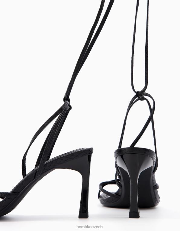 ženy Bershka šněrovací sandály na vysokém podpatku s reliéfním zvířecím potiskem P88441836 obuv Černá