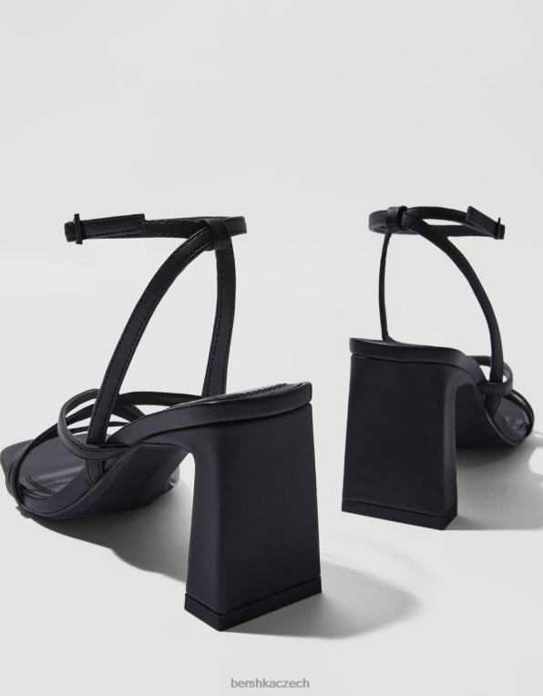 ženy Bershka páskové sandály na vysokém podpatku s páskem kolem kotníku P88442160 obuv Černá