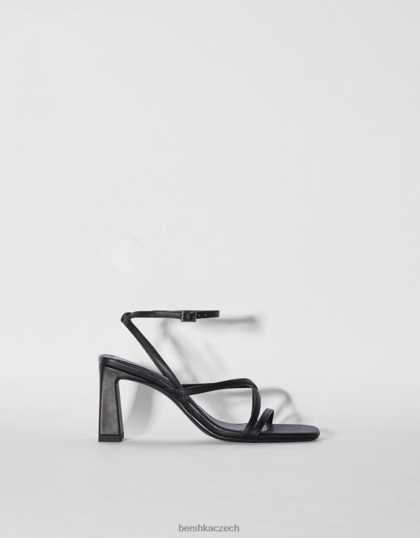 ženy Bershka páskové sandály na vysokém podpatku s páskem kolem kotníku P88442160 obuv Černá