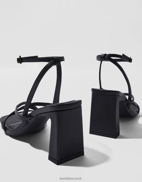 ženy Bershka páskové sandály na vysokém podpatku s páskem kolem kotníku P88442166 obuv Černá