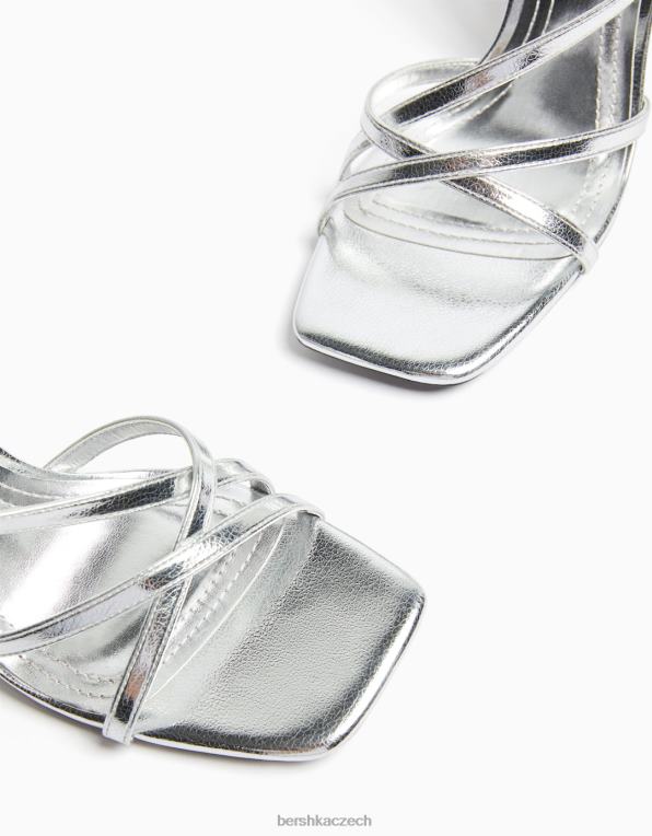ženy Bershka páskové sandály na vysokém podpatku s páskem kolem kotníku P88442177 obuv stříbrný