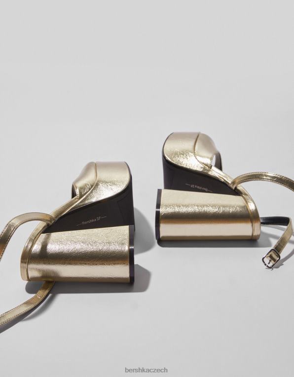 ženy Bershka sandály na kovové platformě na podpatku P88442184 obuv zlato