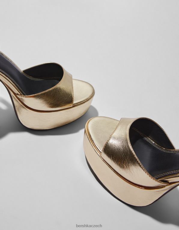 ženy Bershka sandály na kovové platformě na podpatku P88442184 obuv zlato