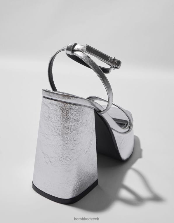 ženy Bershka sandály na kovové platformě na podpatku P88442205 obuv stříbrný