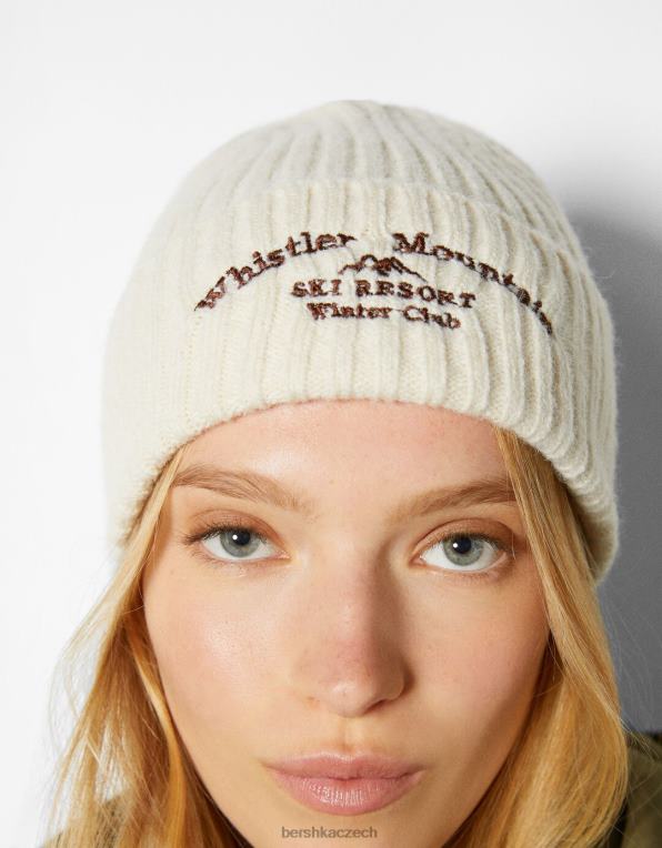 ženy Bershka vyšívaná žebrovaná čepice P88442557 Příslušenství krém