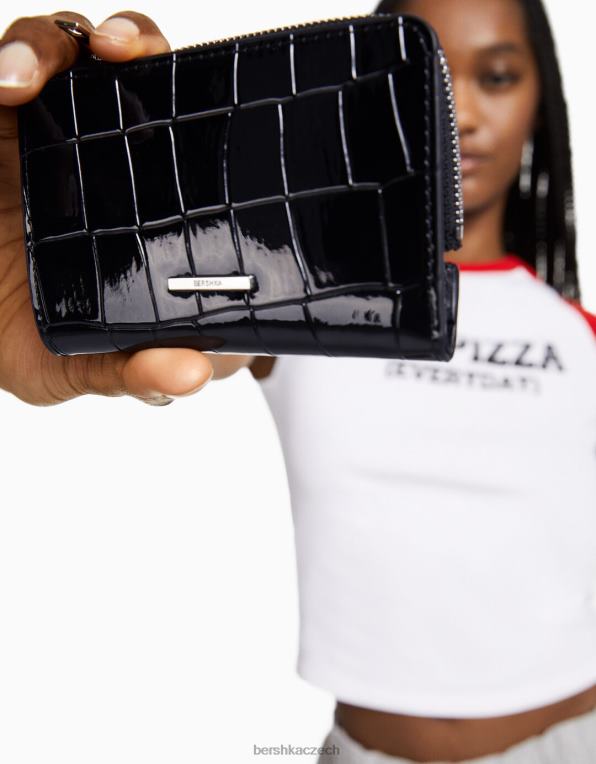 ženy Bershka embosovaná peněženka s umělým lakovaným zvířecím potiskem P88442382 Příslušenství Černá