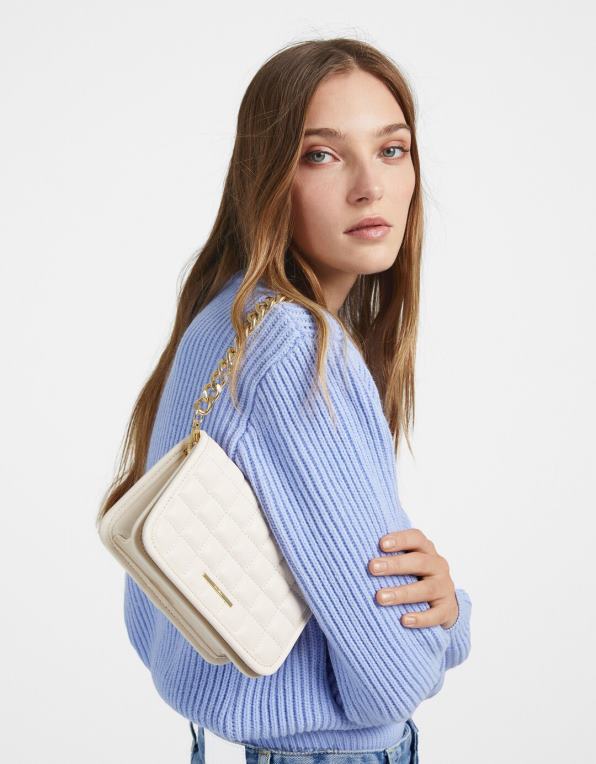 ženy Bershka prošívaná kabelka s řetízkovým popruhem P88442403 Příslušenství krém