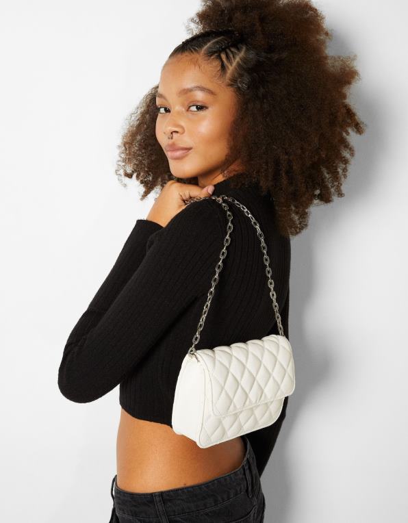 ženy Bershka prošívaná kabelka s řetízkovým uchem P88442362 Příslušenství bílý