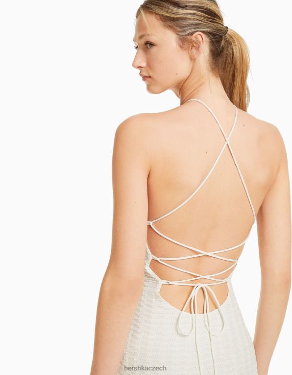 ženy Bershka dlouhé háčkované ohlávkové šaty P8844127 oblečení bílý