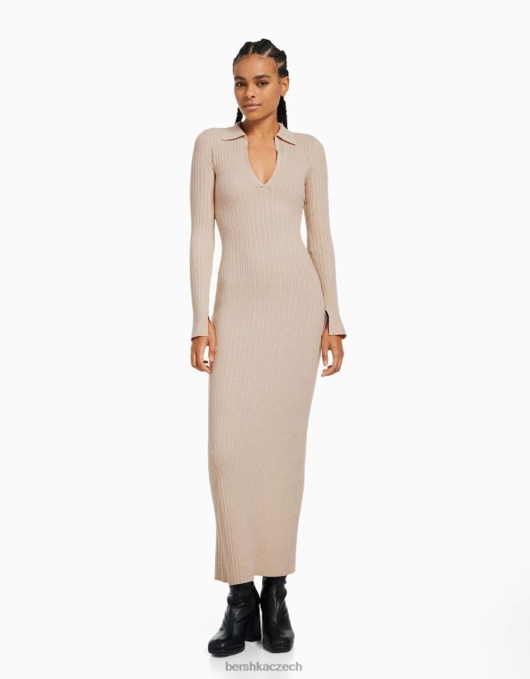 ženy Bershka dlouhé pletené šaty s polo límečkem P8844253 oblečení písek