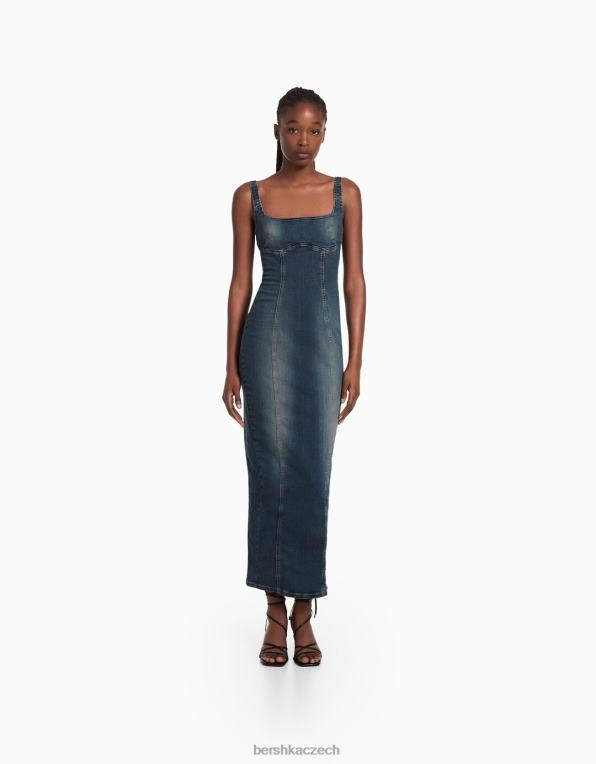 ženy Bershka dlouhé vybledlé džínové šaty na ramínka P88441941 oblečení světle modrá
