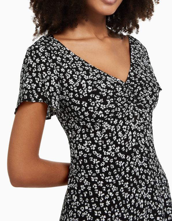 ženy Bershka objemné mini šaty s krátkým rukávem P8844225 oblečení Černá