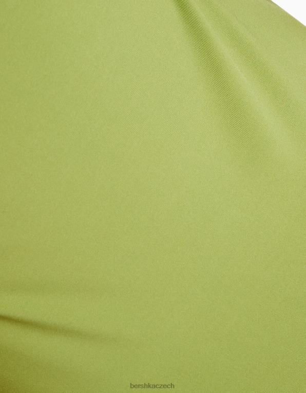 ženy Bershka vypasované dlouhé šaty na ramínka P88441914 oblečení zelená