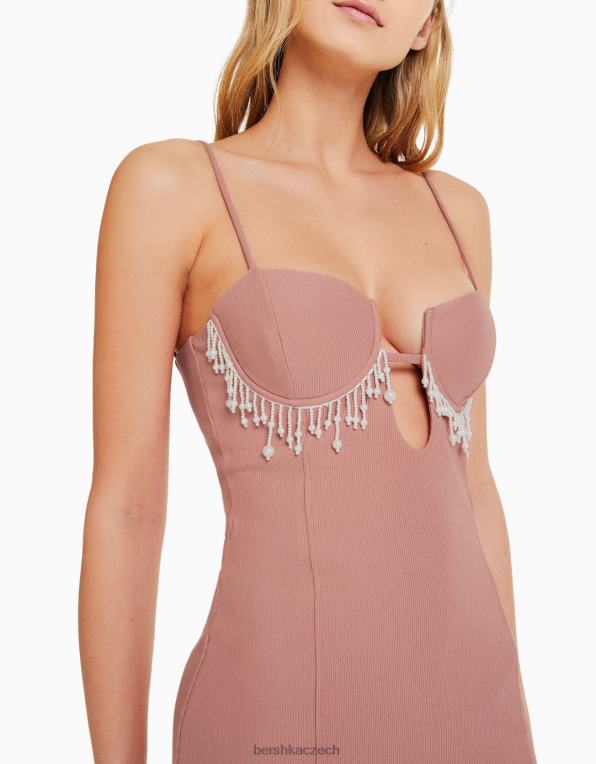 ženy Bershka vypasované minišaty na ramínka s detaily z umělých perel P8844222 oblečení růžový