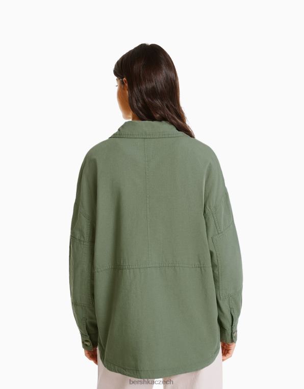 ženy Bershka bavlněná košile s dlouhým rukávem a kapsami P88441125 oblečení khaki