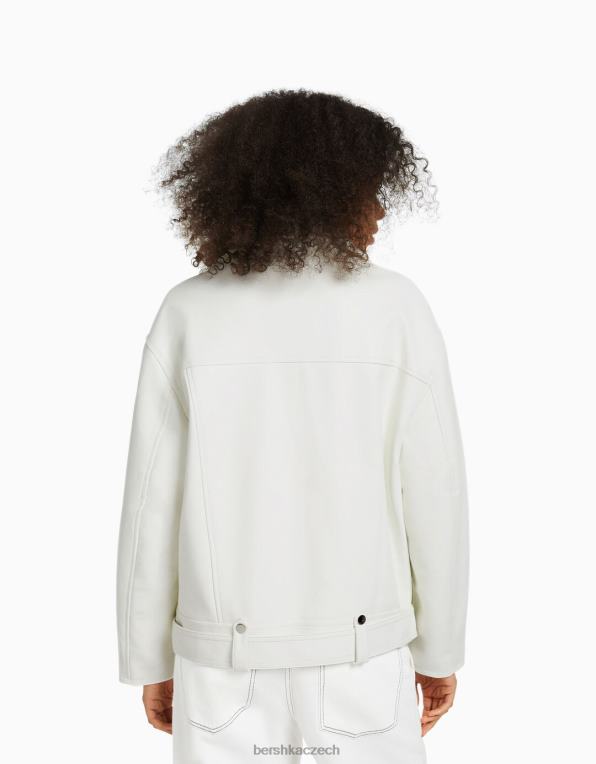 ženy Bershka motorkářská bunda z umělé kůže s páskem P88441132 oblečení špinavě bílé