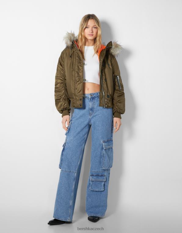 ženy Bershka zkrácená bunda parka s kapucí z umělé kožešiny P88441142 oblečení khaki