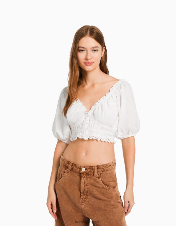 ženy Bershka halenka s krátkým rukávem se švýcarskou výšivkou a řaseným detailem P8844914 oblečení bílý