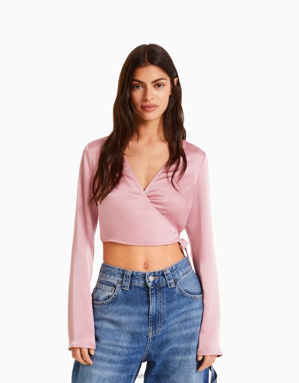 ženy Bershka překřížená baletní halenka s dlouhým rukávem se saténovou úpravou P8844938 oblečení růžový