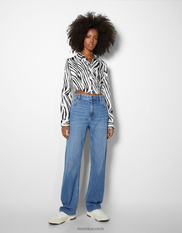 ženy Bershka vypasovaná saténová košile s dlouhým rukávem P8844925 oblečení bílý černý