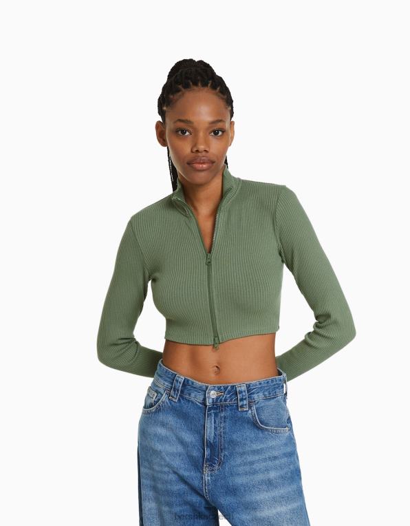 ženy Bershka zkrácený svetřík s vysokým výstřihem a zipem P8844960 oblečení khaki