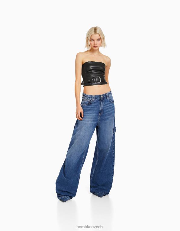 ženy Bershka korzetový top z umělé kůže s detailem pásku P8844744 oblečení Černá