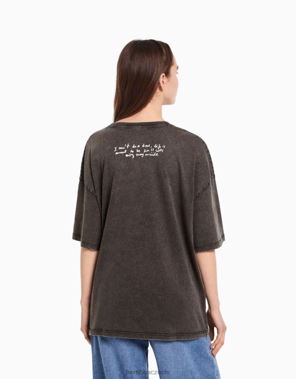 ženy Bershka tričko s krátkým rukávem a vybledlým efektem P8844466 oblečení Černá