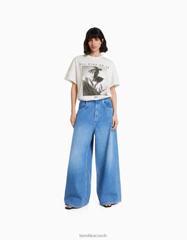 ženy Bershka tupacové tričko s krátkým rukávem pravidelného střihu P8844339 oblečení špinavě bílé